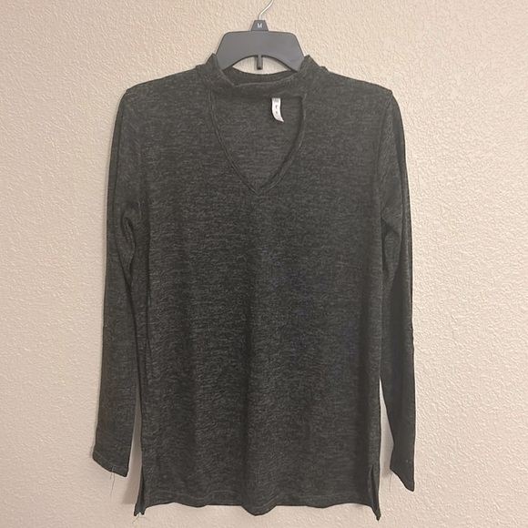Women’s thin dark gray sweater size large. - Picture 1 of 5